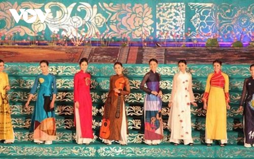 Festival der traditionellen Handwerksberufe in Hue 2021 dauert einen Monat mit attraktiven Aktivitäten - ảnh 1