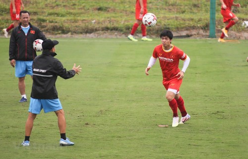 Vorbereitung für WM-2022: Vietnamesische Fußballspieler trainieren - ảnh 1