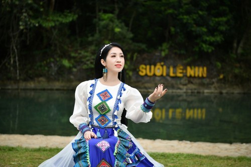 Sängerin Phuong Nga veröffentlicht das Album “Singen im Wald Pac Bo” zur Feier des Geburtstags Ho Chi Minhs - ảnh 1
