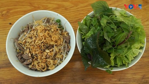 Nudeln mit gebratenem Rindfleisch aus Südvietnam – Ein beliebtes Gericht der Vietnamesen - ảnh 2