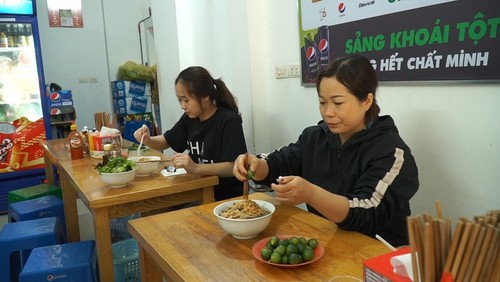 Nudeln mit gebratenem Rindfleisch aus Südvietnam – Ein beliebtes Gericht der Vietnamesen - ảnh 5