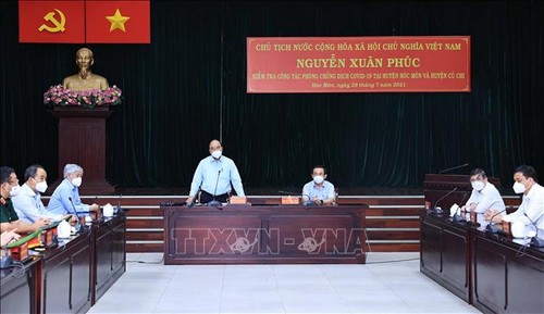 Staatspräsident Nguyen Xuan Phuc überprüft die Covid-19-Bekämpfung in Ho-Chi-Minh-Stadt - ảnh 1