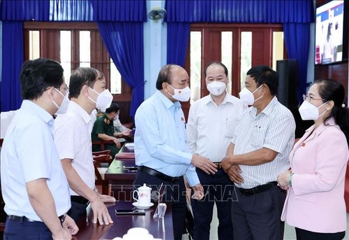 Staatspräsident Nguyen Xuan Phuc trifft Wähler in Ho-Chi-Minh-Stadt - ảnh 1