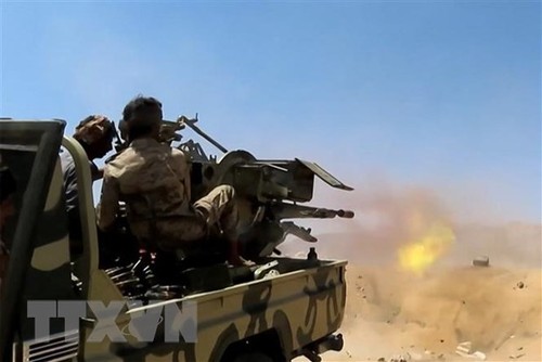 Internationale Militärkoalition vernichtet Hunderte Huthi-Rebellen im Jemen - ảnh 1