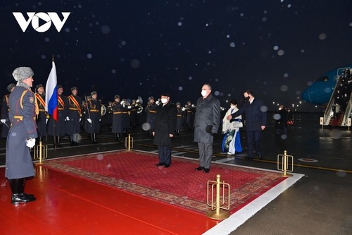 Staatspräsident Nguyen Xuan Phuc beginnt seinen offiziellen Besuch in Russland - ảnh 1