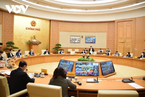 Premierminister Pham Minh Chinh leitet Online-Sitzung über Covid-19-Bekämpfung - ảnh 1