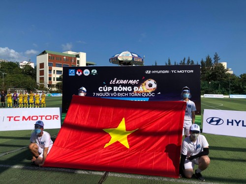 Eröffnung des Sieben-Mann-Fußballpokals Hyundai Cup 2021 - ảnh 1