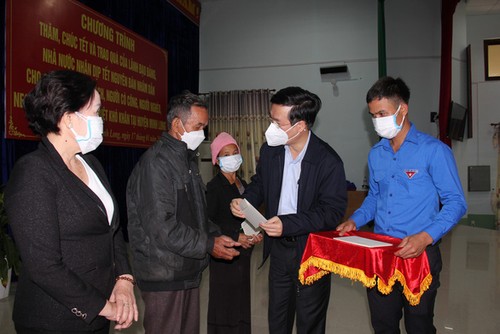 Ständiges Mitglied des Sekretariats Vo Van Thong beglückwünscht Leiter der Provinz Quang Ngai zum traditionellen Tetfest - ảnh 1