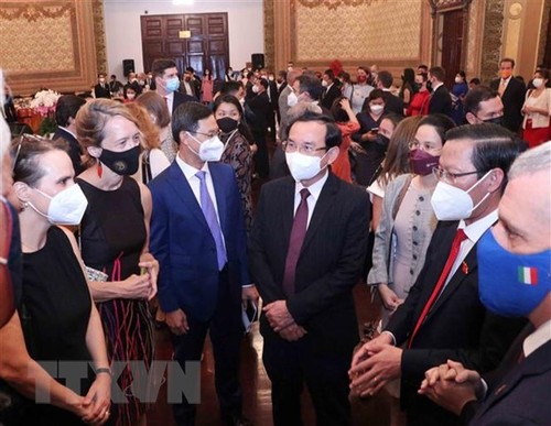 Ho-Chi-Minh-Stadt pflegt stärkere Beziehungen zu Konsulaten und internationalen Organisationen - ảnh 1