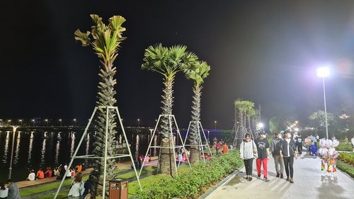 Viele kulturelle und künstlerische Aktivitäten in der Nacht dienen Touristen nach Hue - ảnh 1