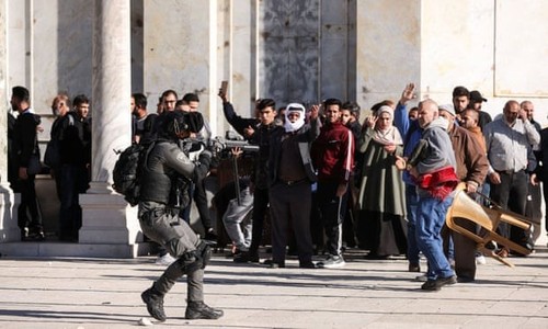 Zusammenstöße zwischen den Palästinensern und der israelischen Polizei in der Al-Aqsa-Moschee - ảnh 1
