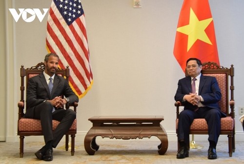 Premierminister Pham Minh Chinh empfängt Vertreter großer Organisationen und Wirtschaftskonzerne der USA - ảnh 1