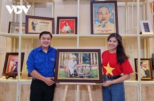 Einzigartige Sammlung von Reisgemälden über Präsident Ho Chi Minh - ảnh 3