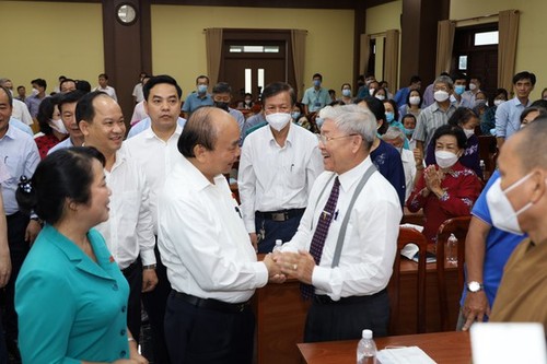 Staatspräsident Nguyen Xuan Phuc: sich besser um die medizinischen Kräfte kümmern - ảnh 1