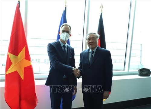 Präsident des Obersten Gerichtshofs Nguyen Hoa Binh besucht Deutschland - ảnh 1
