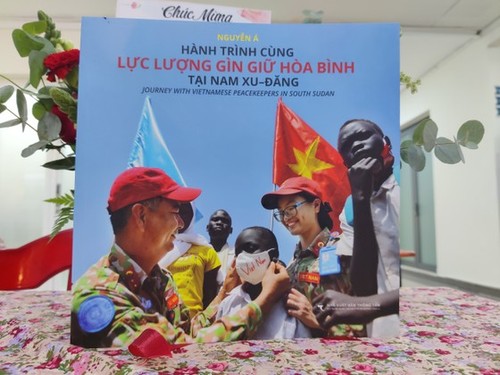 Der Fotograf Nguyen A veröffentlicht ein Buch zur Ehrung der Friedenstruppe - ảnh 1