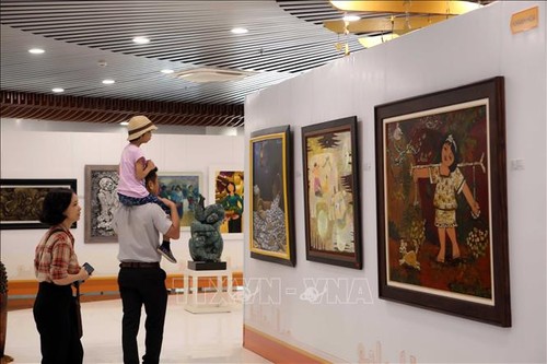 Eröffnung der bildenden Kunstausstellung der Gebiete im zentralen Hochland Tay Nguyen - ảnh 1