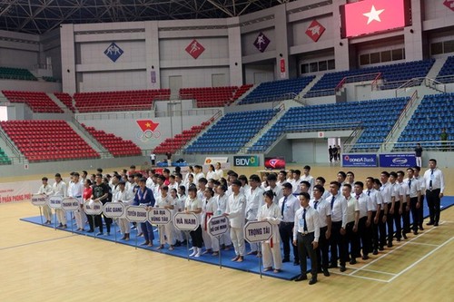 Mehr als 200 Sportler nehmen an der nationalen Junioren-Jujitsu-Meisterschaft teil - ảnh 1