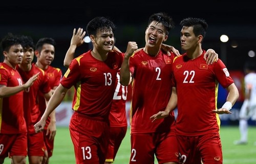Die vietnamesische Fußballmannschaft festigt ihre Position in den Top 100 der Welt - ảnh 1