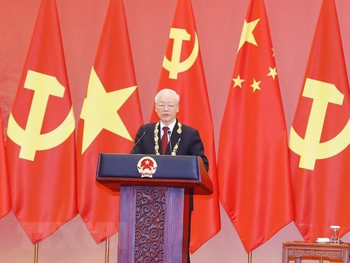 Generalsekretär der KP Chinas überreicht KPV-Generalsekretär Nguyen Phu Trong den Freundschaftsorden - ảnh 1