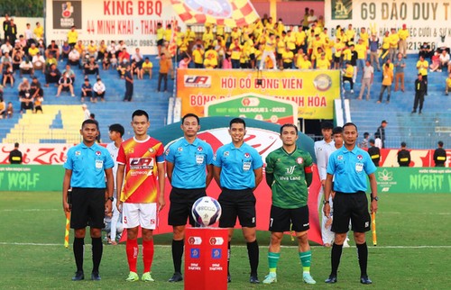 Die VAR-Technologie wird beim vietnamesischen Profi-Fußballturnier eingesetzt - ảnh 1