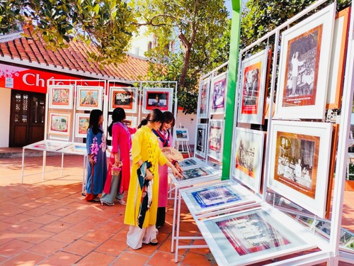 Fotoausstellung „Präsident Ho Chi Minh mit den glorreichen revolutionären Perioden der Partei“ - ảnh 1