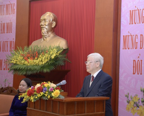 KPV-Generalsekretär Nguyen Phu Trong beglückwünscht den ehemaligen Leiter der Partei und des Staates zum neuen Jahr - ảnh 1