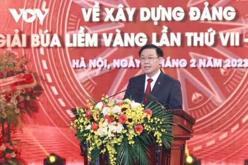 Parlamentspräsident Vuong Dinh Hue: Pressewerke schützen die ideologische Grundlage der KPV - ảnh 1