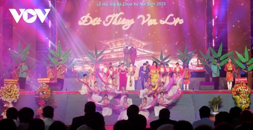 Das Nationalfest Via Ba Chua Su in An Giang eröffnet - ảnh 1