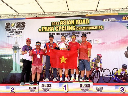 Nguyen Thi Be Hong gewinnt die Goldmedaille bei der asiatischen Jugend-Radmeisterschaft 2023 - ảnh 1
