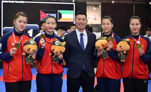 Vietnam gewinnt die Goldmedaille bei asiatischer Karate-Meisterschaft - ảnh 1