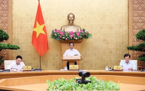 Premierminister Pham Minh Chinh leitet die Regierungssitzung zum Gesetzesaufbau im Juli - ảnh 1