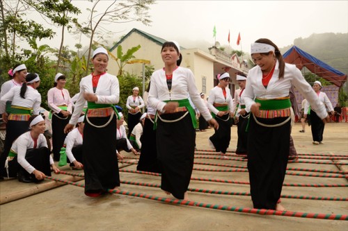 Vietnam bewahrt und entwickelt Folkloretänze - ảnh 1