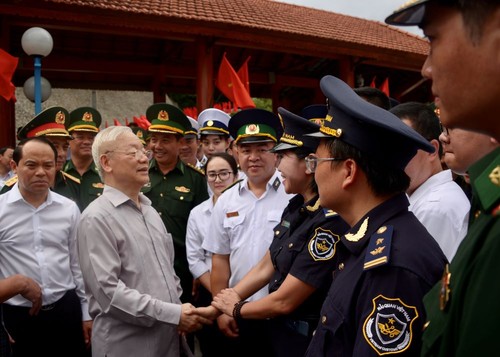 KPV-Generalsekretär Nguyen Phu Trong besucht den internationalen Grenzübergang Huu Nghi in Lang Son - ảnh 1