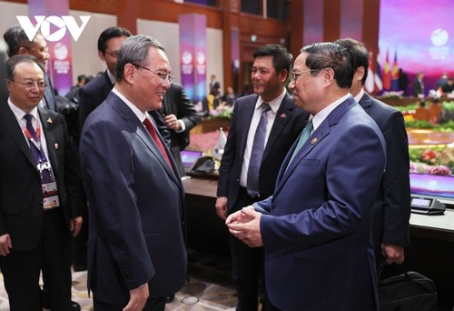 Premierminister Pham Minh Chinh trifft Chinas Premierminister Li Qiang - ảnh 1