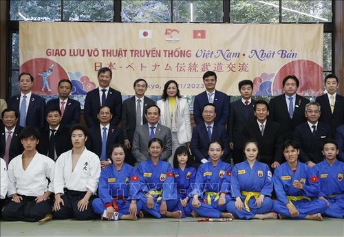 Staatspräsident Vo Van Thuong trifft Familien des Jugendaustauschprogramms Vietnam – Japan - ảnh 1