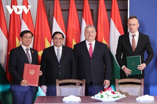Die ungarische und rumänische Medien würdigen den Besuch von Premierminister Pham Minh Chinh - ảnh 1
