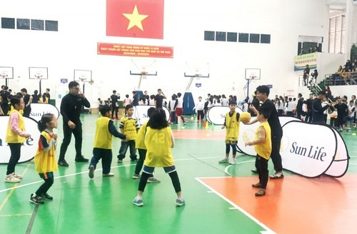 650 Schülerinnen und Schüler in Hanoi nehmen am Basketball-Festival teil - ảnh 1