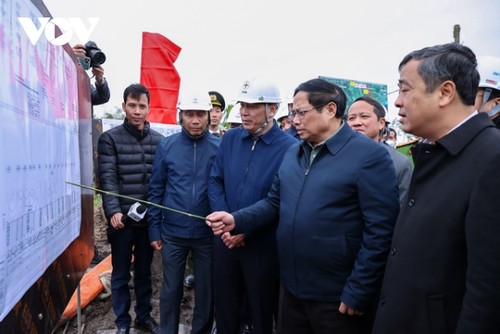 Premierminister Pham Minh Chinh überprüft den Fortschritt des 500-kV-Leitungsprojekts - ảnh 1