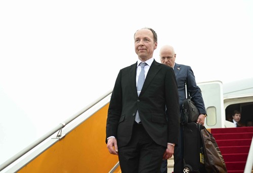 Der finnische Parlamentspräsident Jussi Halla-aho beginnt seinen offiziellen Besuch in Vietnam - ảnh 1