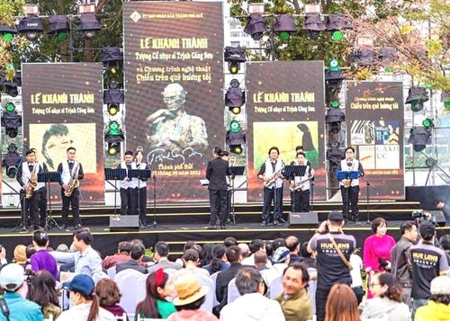Aktivitäten zum 23. Todestag des Musikers Trinh Cong Son - ảnh 1