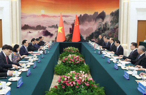 Parlamentspräsident Vuong Dinh Hue trifft Vorsitzender der Politischen Konsultativkonferenz des chinesischen Volkes - ảnh 1
