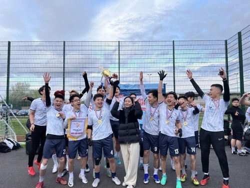 SVUK Cup 2024 verbindet vietnamesische Studenten in Großbritannien - ảnh 1