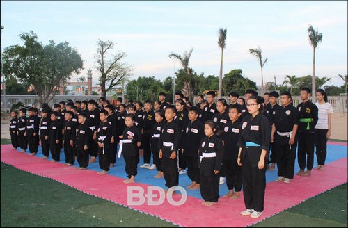 베트남 빈딘성, 무술도장들을 위한 전통 무술경연 대회 - ảnh 1