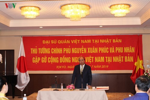 응우옌 쑤언푹총리 재일본 베트남인 공동체 및 전문가와 교류 - ảnh 1