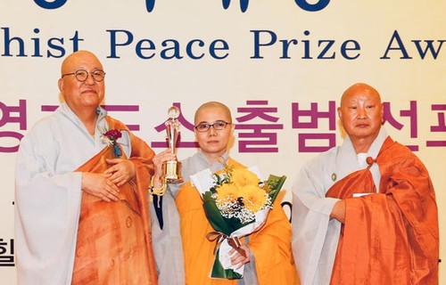 재한 베트남 불교회 회장, 세계불교 평화상 수상 - ảnh 1