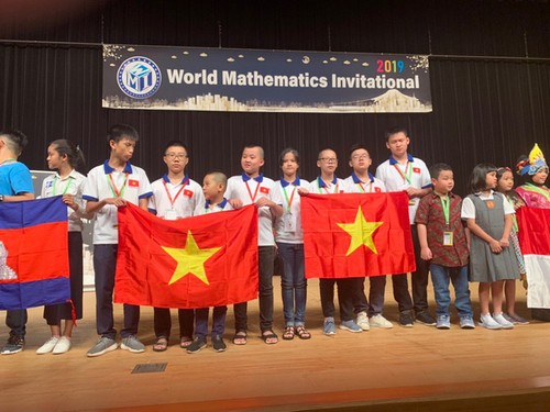 하노이 학생들, WMI 국제수학대회서 높은 성적 달성 - ảnh 1