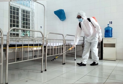 빈쑤엔에서 코로나 19 전염병 예방업무를  수행하고 있는 의료진 - ảnh 9