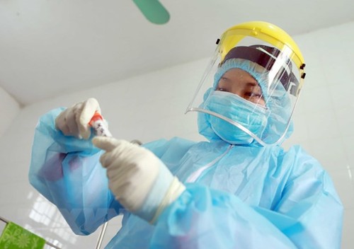 빈쑤엔에서 코로나 19 전염병 예방업무를  수행하고 있는 의료진 - ảnh 7