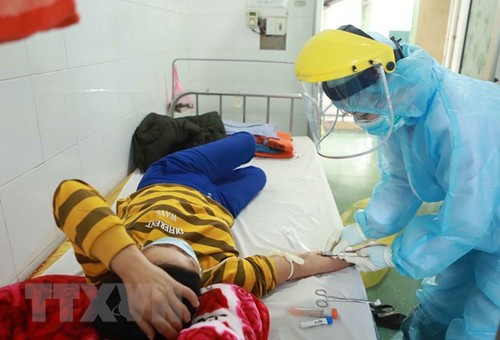 빈쑤엔에서 코로나 19 전염병 예방업무를  수행하고 있는 의료진 - ảnh 5